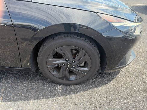 Used 2022 Hyundai Elantra SEL w/ Convenience Package FWD image 9