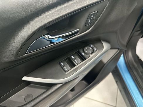 Used 2025 Chevrolet Trax RS w/ Driver Confidence Package image 24