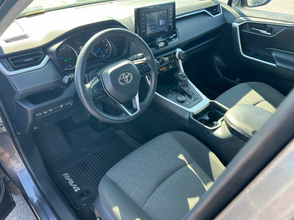 Used 2020 Toyota RAV4 XLE w/ Convenience Package AWD/4WD image 17