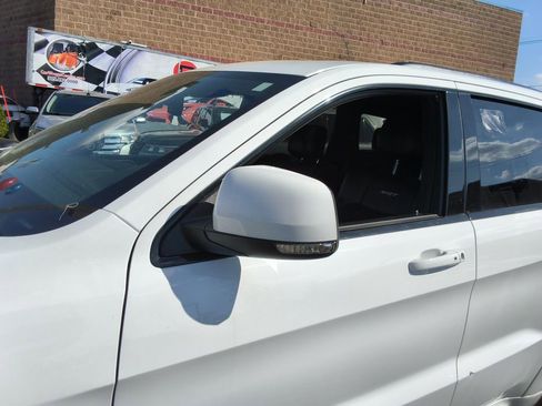 Used 2019 Jeep Grand Cherokee SRT image 8