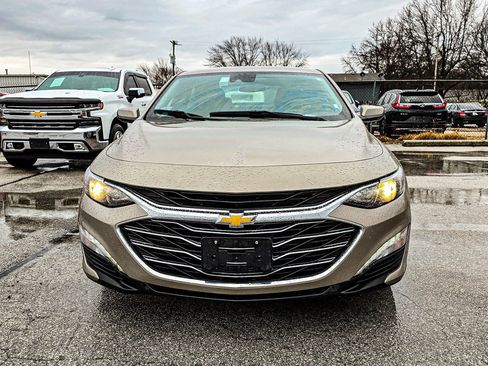 Used 2023 Chevrolet Malibu LT image 2
