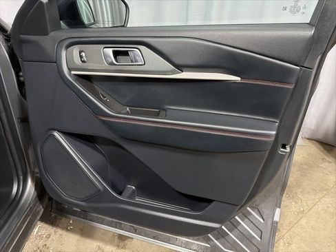 Used 2025 Ford Explorer ST-Line image 15