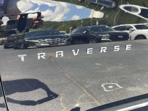 Certified 2022 Chevrolet Traverse Premier FWD image 9