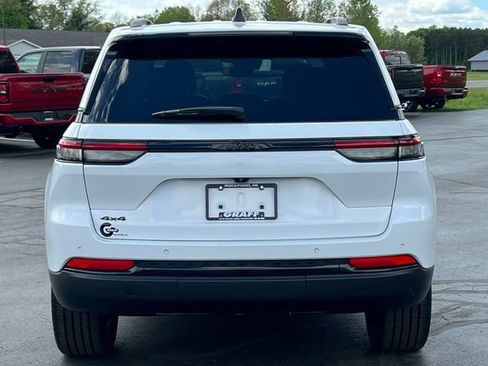 Used 2023 Jeep Grand Cherokee Altitude AWD/4WD image 45