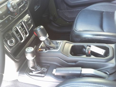 Used 2022 Jeep Wrangler Sahara image 15