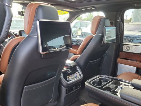 Used 2021 Lincoln Navigator L Reserve image 11