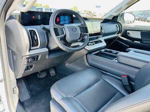Used 2025 Ford Expedition Active AWD/4WD image 19