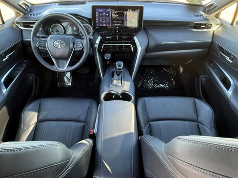 Used 2021 Toyota Venza Limited image 30