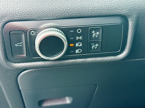 Used 2023 Ford Explorer XLT AWD/4WD image 10
