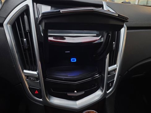 Used 2015 Cadillac SRX Luxury image 32