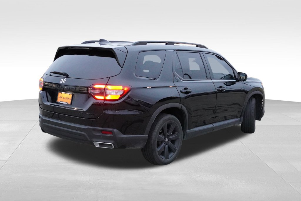 Used 2025 Honda Pilot Black Edition image 5