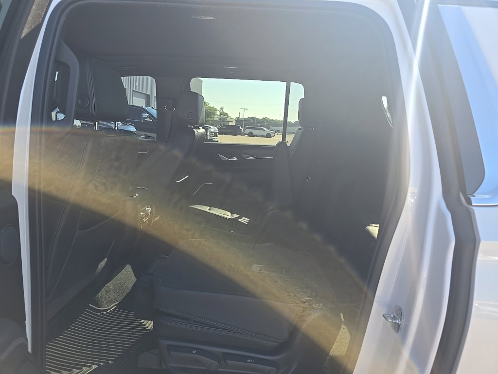 Used 2022 GMC Yukon XL Denali AWD/4WD image 15