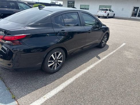 Used 2021 Nissan Versa SV FWD image 9
