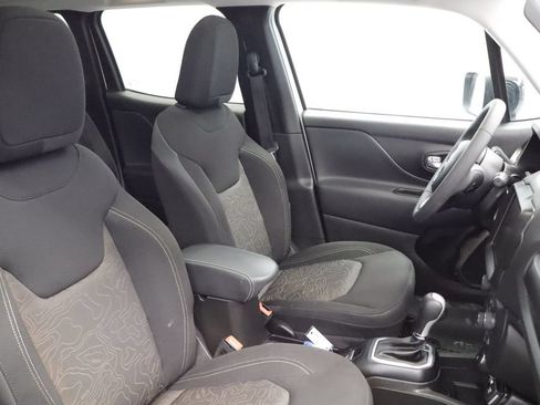 Certified 2023 Jeep Renegade Latitude w/ Sun/Sound Group AWD/4WD image 27