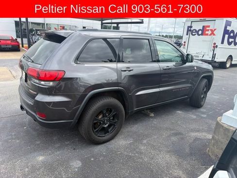 Used 2017 Jeep Grand Cherokee Trailhawk AWD/4WD image 2