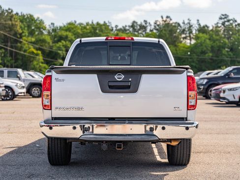 Used 2019 Nissan Frontier SL RWD image 6