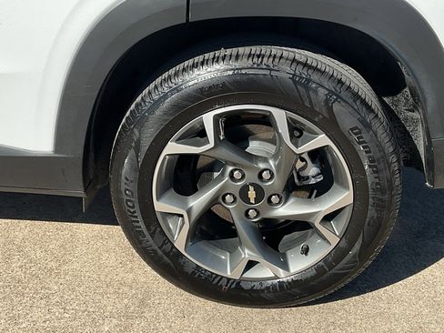 Used 2025 Chevrolet Trax LT image 8