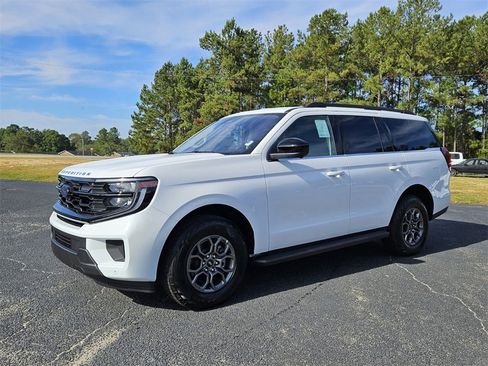 New 2025 Ford Expedition Active image 3