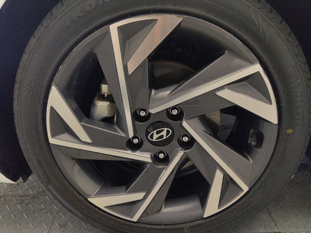 Used 2025 Hyundai Elantra SEL FWD image 31