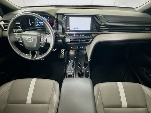Used 2025 Toyota Camry SE w/ Convenience Package FWD image 27