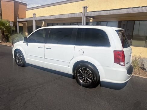 Used 2017 Dodge Grand Caravan SXT w/ Rear Park Assist Package FWD image 5