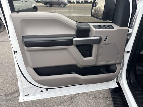 Used 2018 Ford F150 XLT w/ Trailer Tow Package image 11