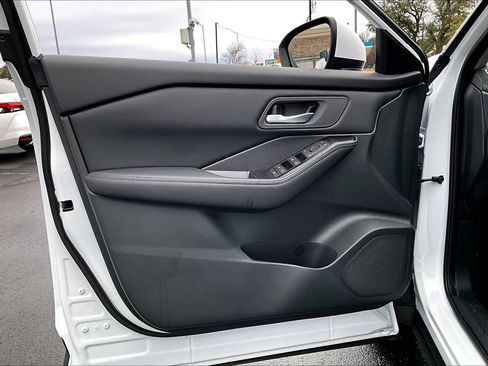 New 2026 Nissan Rogue SV image 10