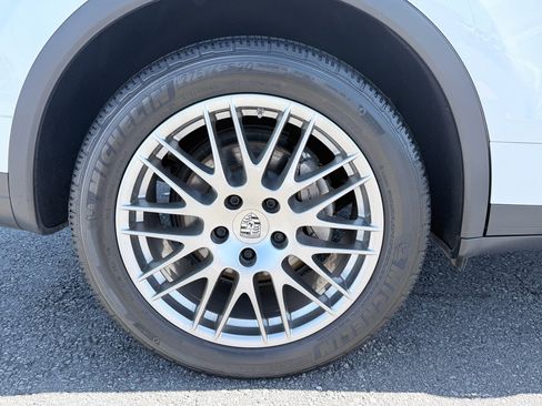 Used 2015 Porsche Cayenne S image 34