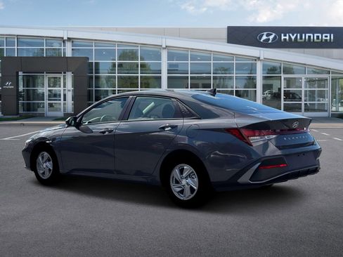 New 2026 Hyundai Elantra SE FWD image 4