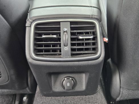 Used 2022 Genesis G70 2.0T image 30