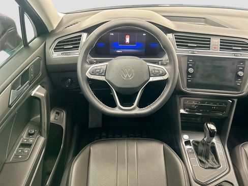 Used 2024 Volkswagen Tiguan SE FWD image 10