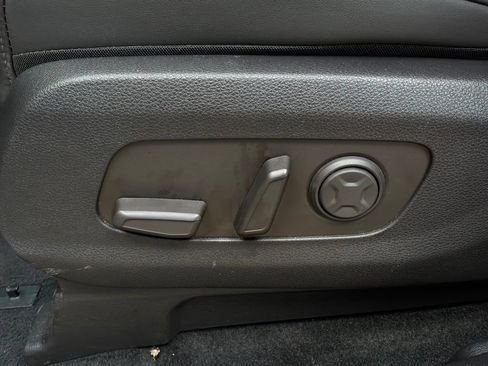 Used 2026 Kia Carnival FWD image 11