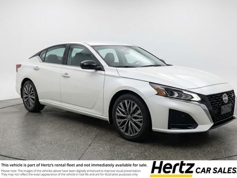 Used 2025 Nissan Altima 2.5 SV FWD image 1