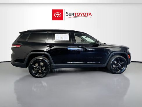 Used 2021 Jeep Grand Cherokee L Laredo image 2