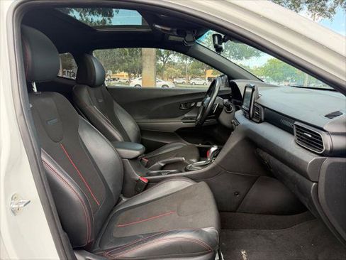 Used 2019 Hyundai Veloster 2.0 Premium FWD image 14