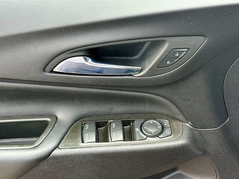 Used 2024 Chevrolet Equinox LT FWD image 18