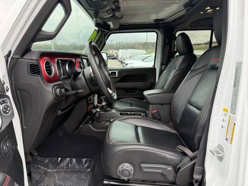 Used 2019 Jeep Wrangler Unlimited Rubicon w/ Dual Top Group AWD/4WD image 16