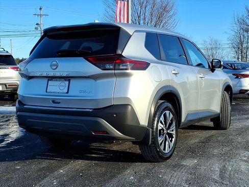 Used 2023 Nissan Rogue SV image 3