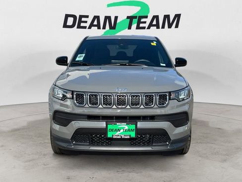 Used 2023 Jeep Compass Sport AWD/4WD image 3