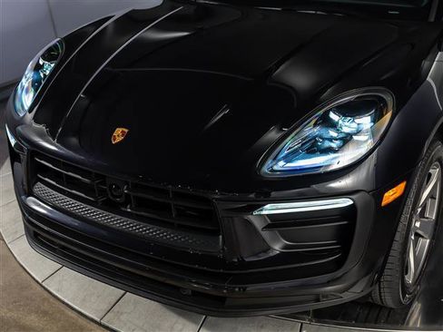 Certified 2026 Porsche Macan AWD/4WD image 11