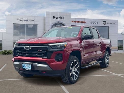 Used 2023 Chevrolet Colorado Z71 w/ Z71 Convenience Package 2 AWD/4WD image 4