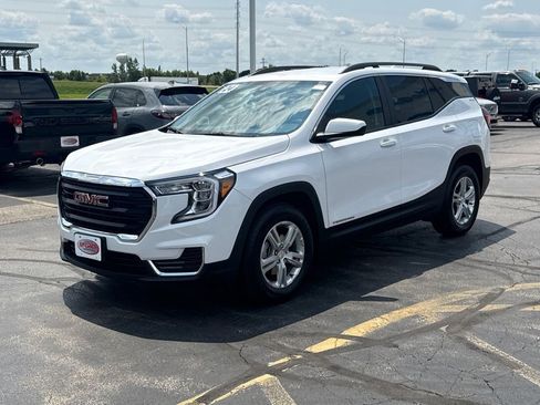 Used 2024 GMC Terrain SLE w/ Driver Convenience Package FWD image 7
