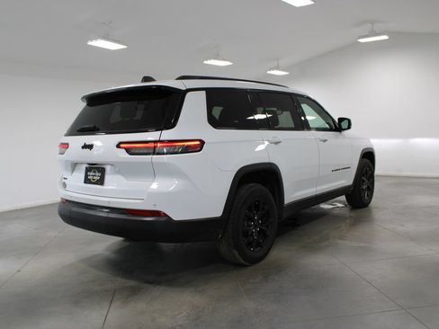 Used 2024 Jeep Grand Cherokee L Altitude AWD/4WD image 11