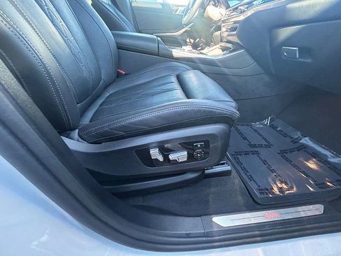 Used 2025 BMW X5 xDrive50e image 21
