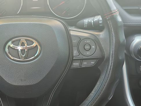 Used 2021 Toyota RAV4 XLE image 49