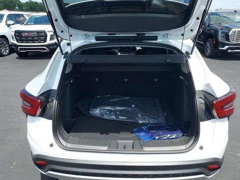 New 2026 Chevrolet Trax LT w/ LT Convenience Package FWD image 20