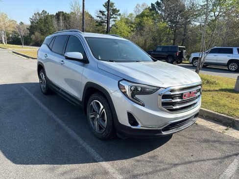 Used 2019 GMC Terrain SLT w/ Preferred Package image 2