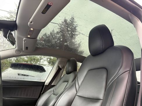 Used 2020 Tesla Model Y Long Range image 13