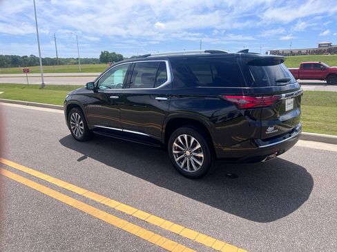 Used 2023 Chevrolet Traverse Premier w/ LPO, 'HIT The Road' Package FWD image 8