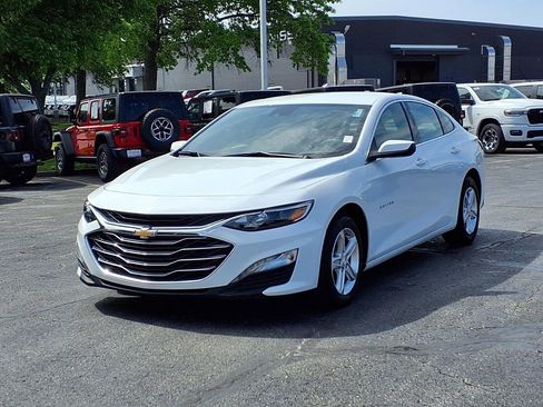 Used 2024 Chevrolet Malibu LT FWD image 2